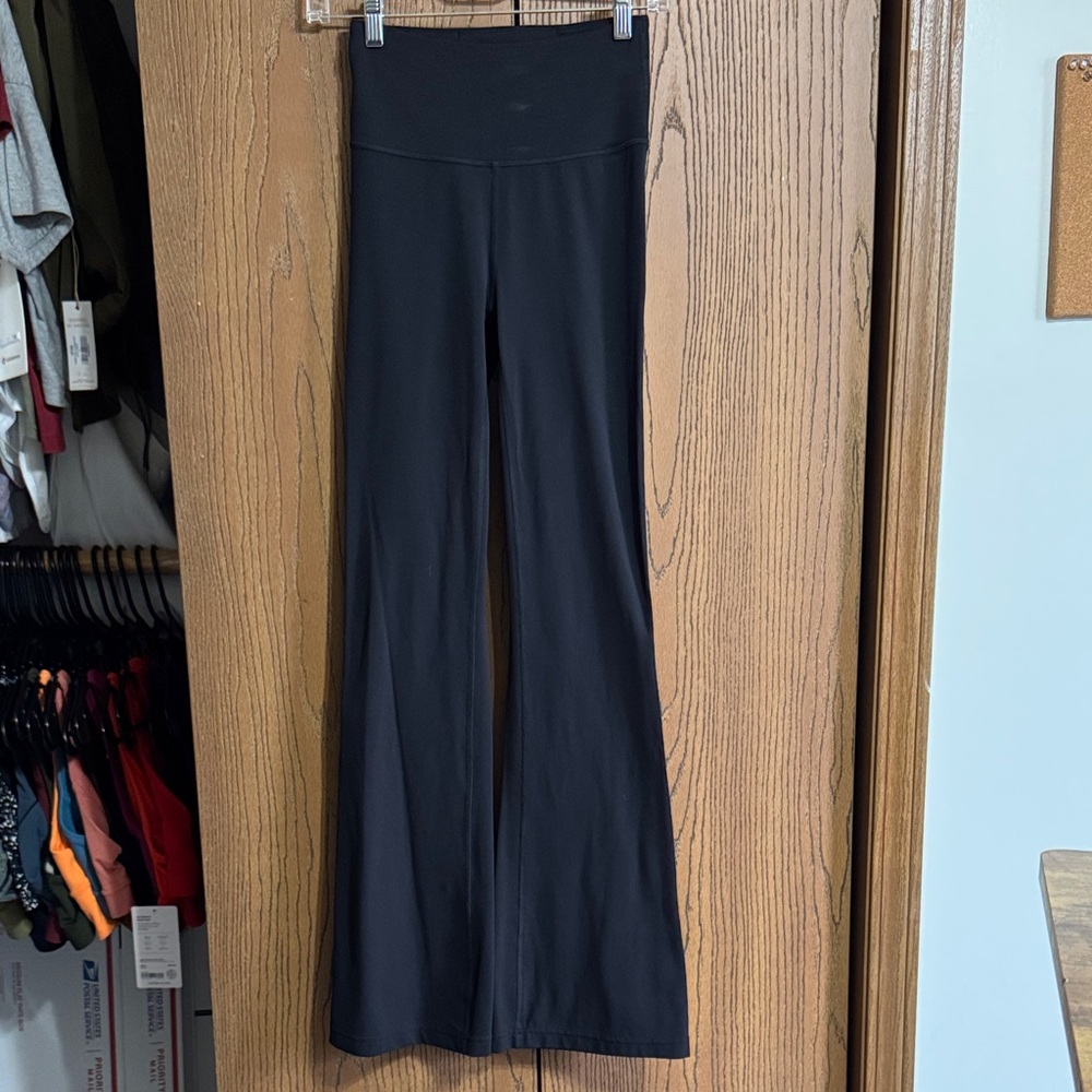 Lululemon Groove Super-High-Rise Flared Pant *Nulu Black Sz4 - Picture 3 of 7